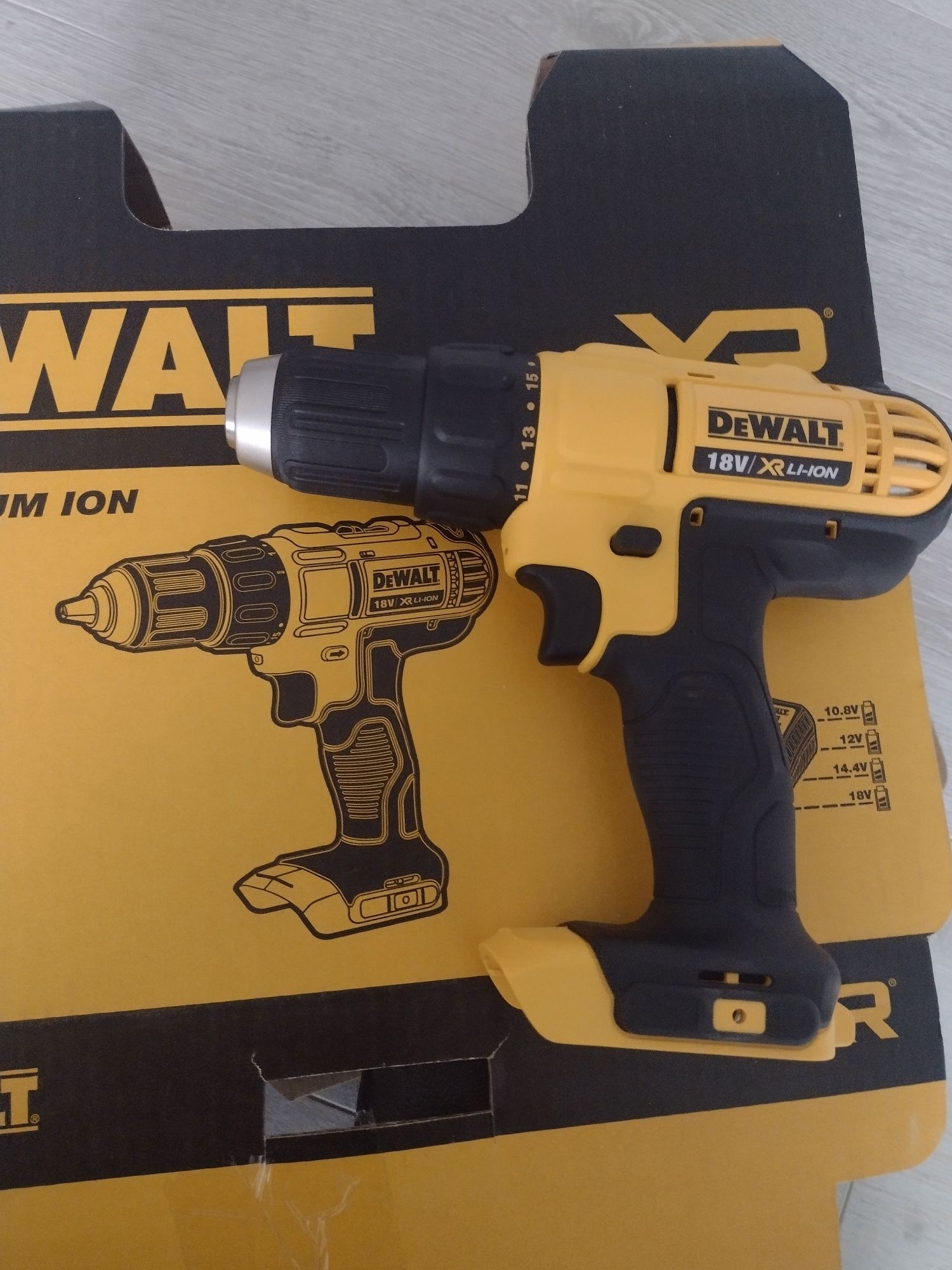 Боди и куфар на Dewalt машината е оригинална купувана от Практикер