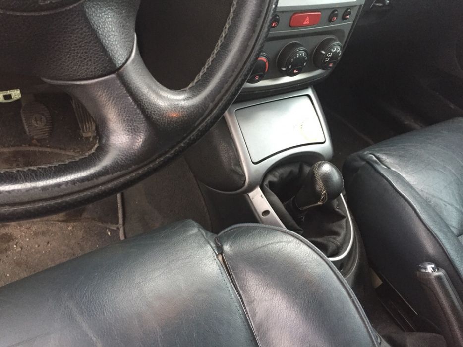 Алфа 147 1.6 105 коня 2004 година на части