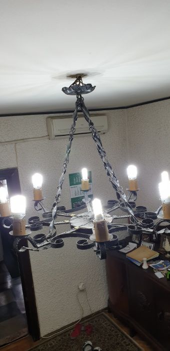 Lampa rustica din fier forjat pentru plafon, cu 8 becuri