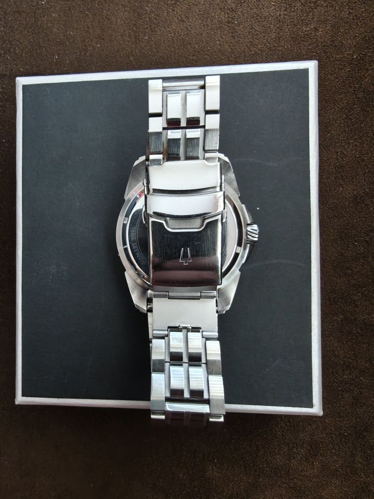 Bulova Precesionist 200m.