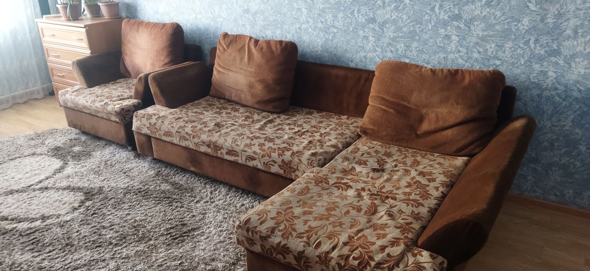 Продам диван срочно