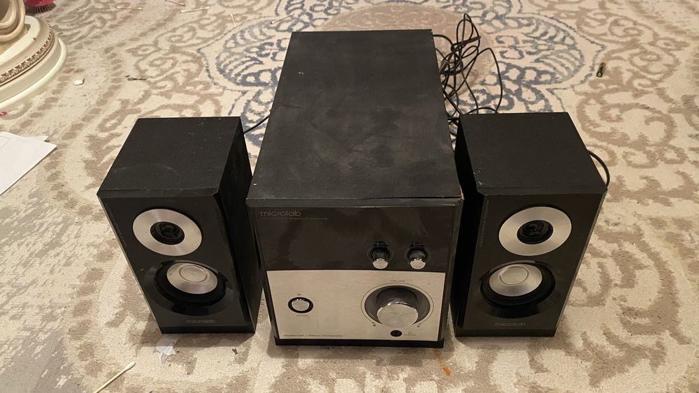 Продам акустическую колонку Microlab
