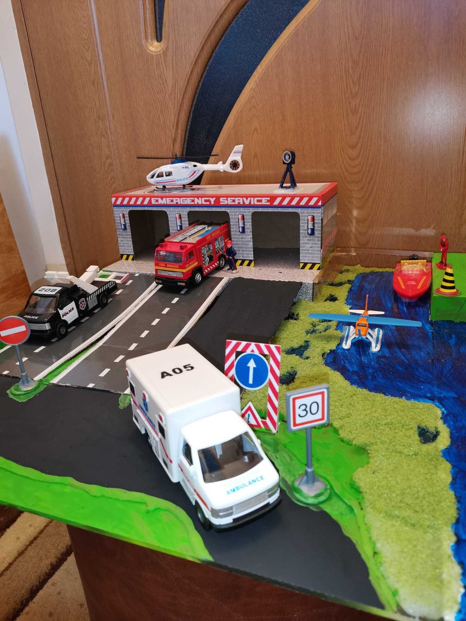 Diorama Statie de interventii politie ambulanta pompieri plexiglass