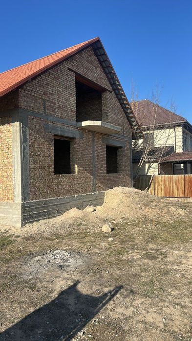 Продам недостроенный дом с мансардой