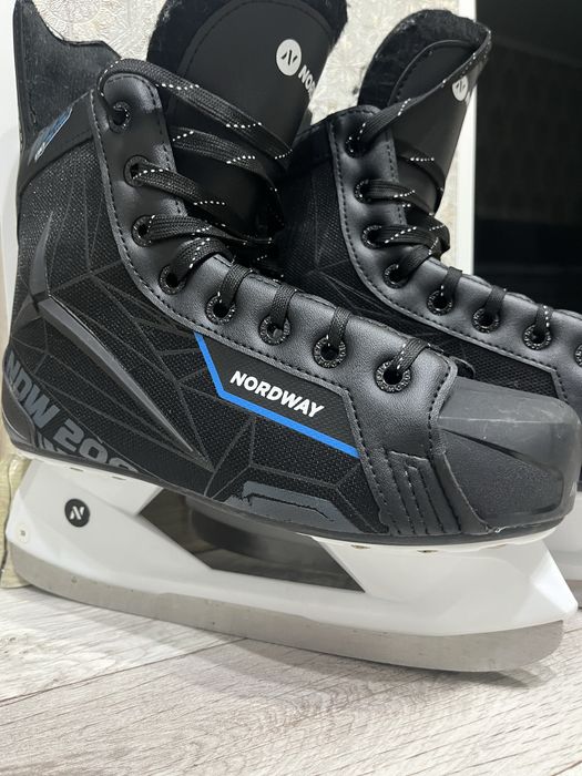 Продам хоккейные коньки NORDWAY 200 39 размер