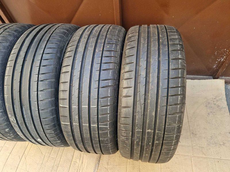 4 Michelin R19 225/45
летни гуми 
DOT4218