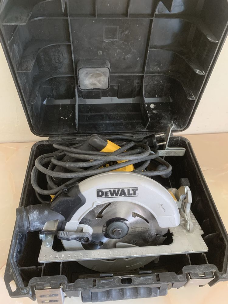 Dewalt DWE 575 circular de mana