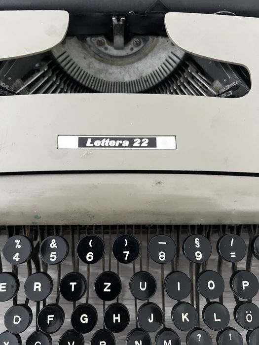 Masina de scris Lettera 23