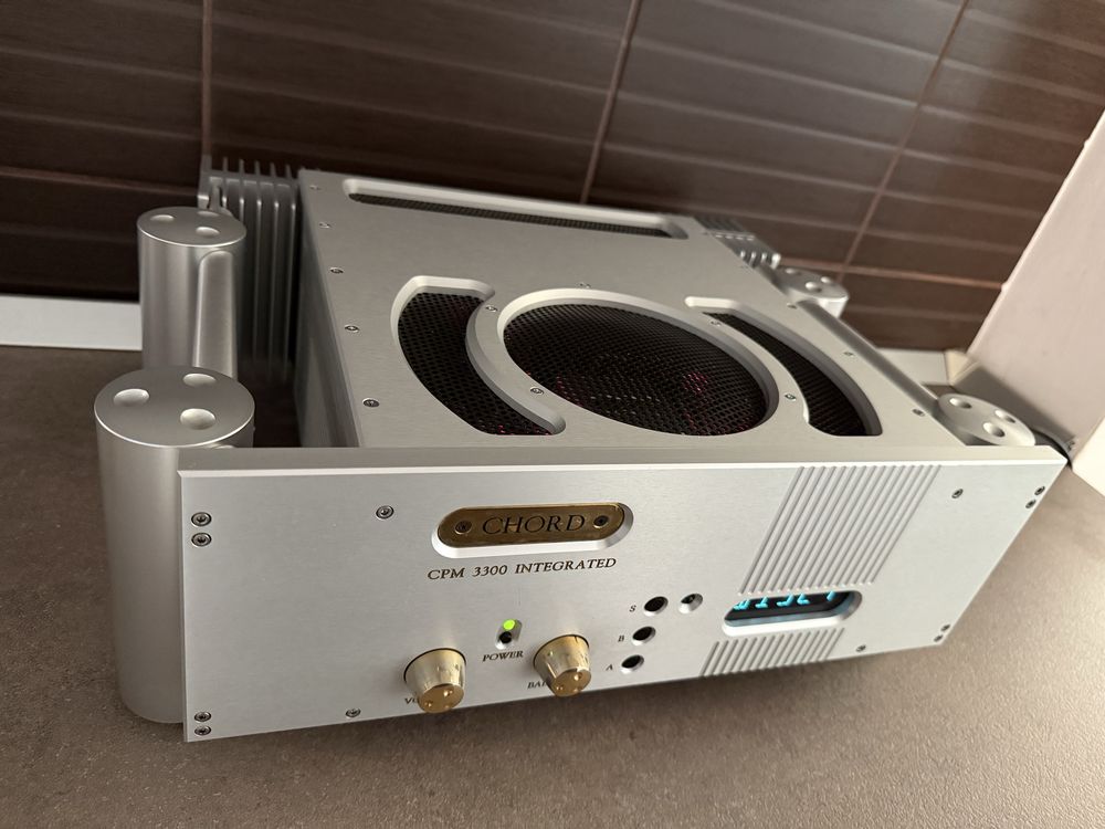 Amplificator high end Chord CPM 3300 2x220w in 8 ohm, cap de serie