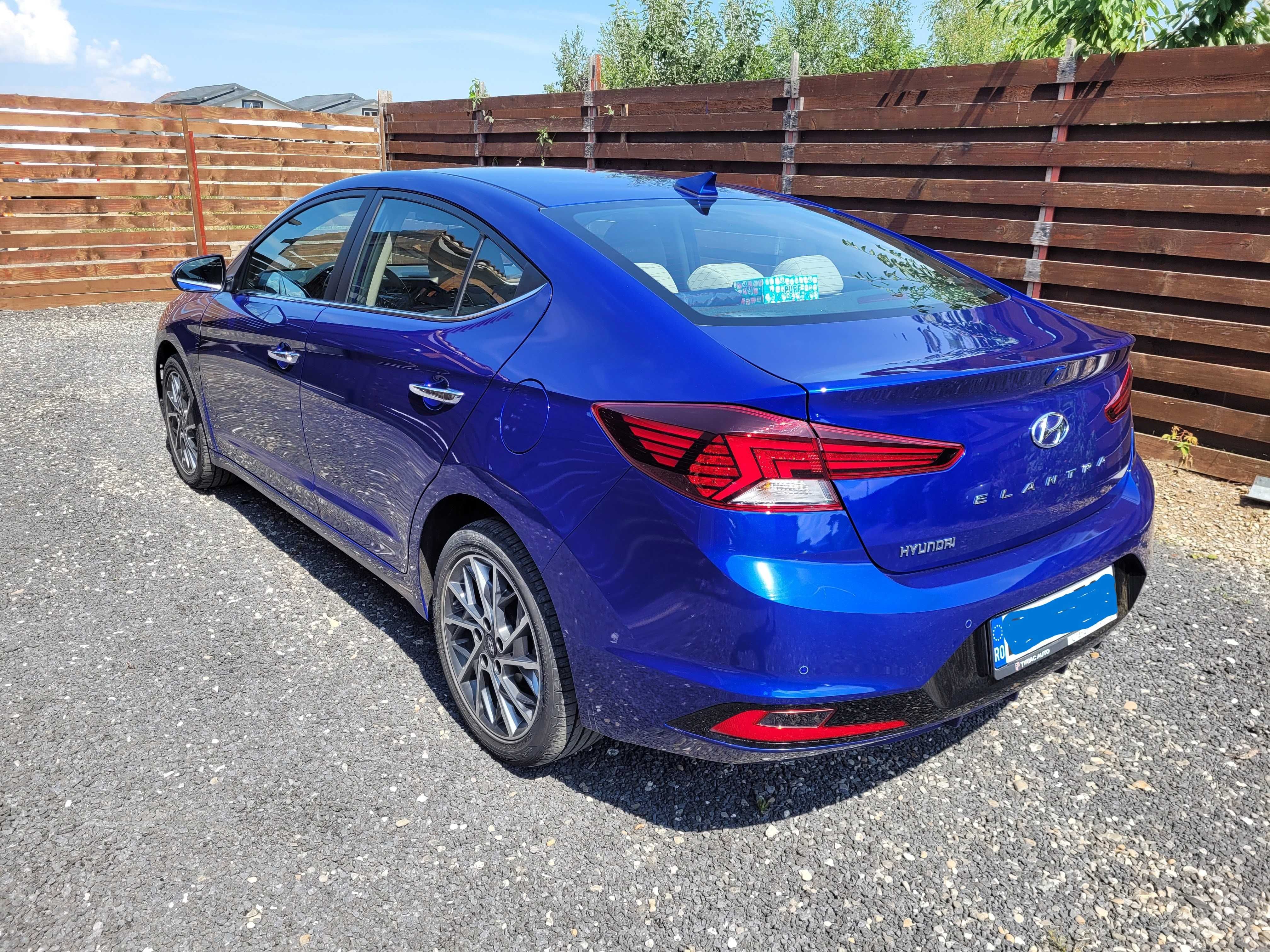 Vand Hyundai Elantra 1.6 128CP A6 EXCLUSIVE