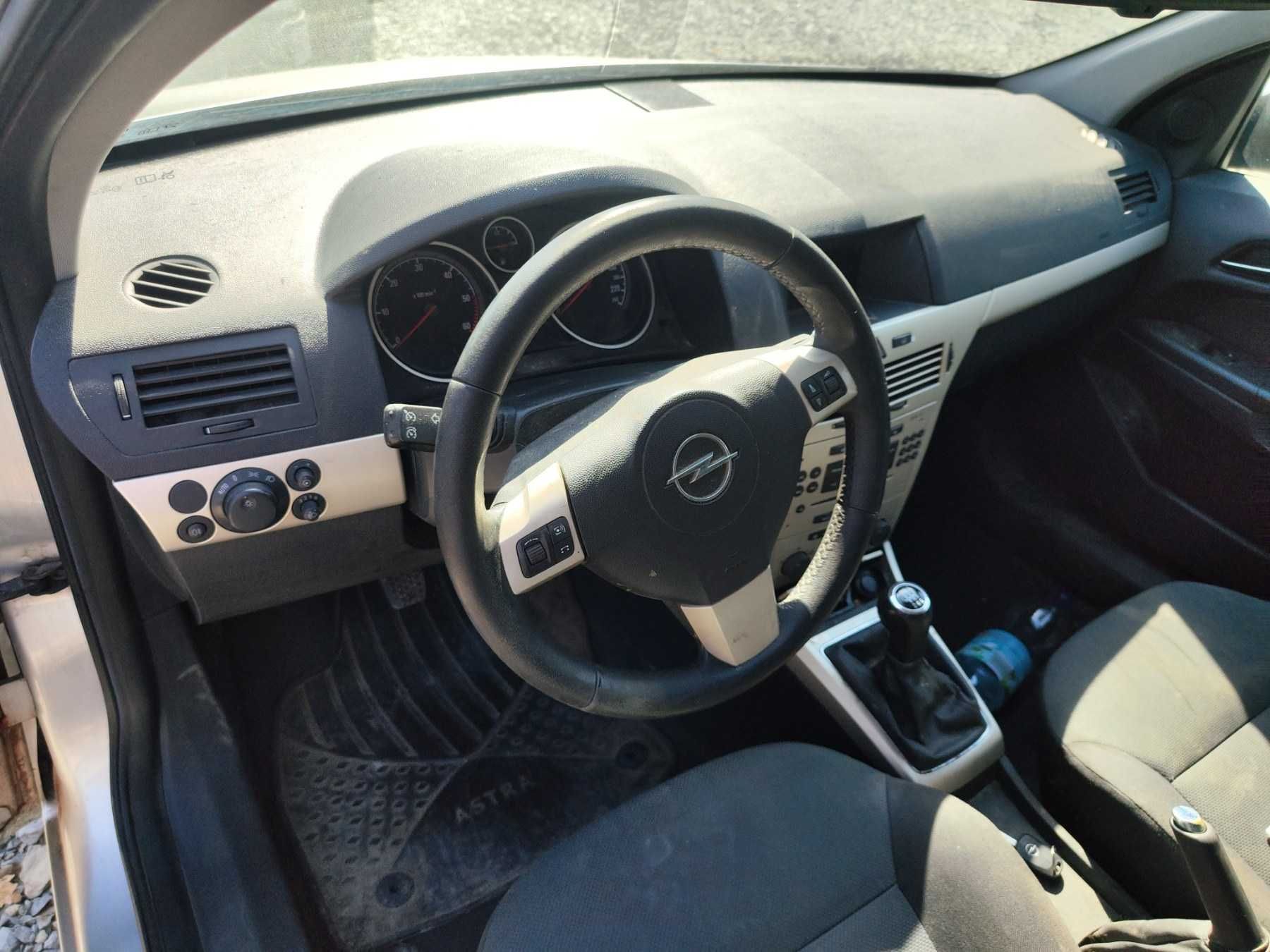 Opel Astra H на части 1.9 101кс 74кв