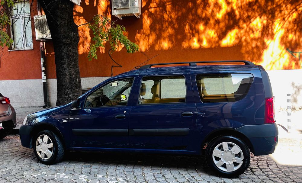 Dacia Logan dark blue 60.000 km