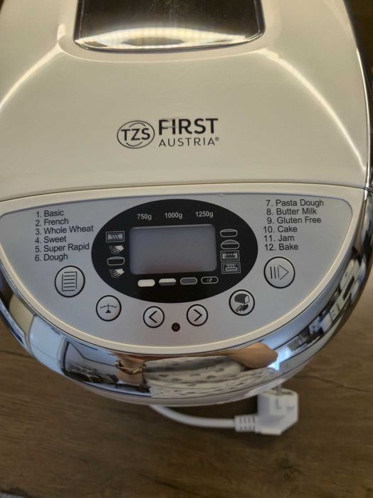 Хлебопекарна с две бъркалки First Austria FA-5152-3, 850W, 12 програми