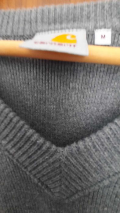 Vand  pulover culoare gri original firma Carhartt masura M