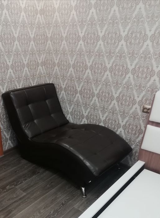 Продам шизлонг новый