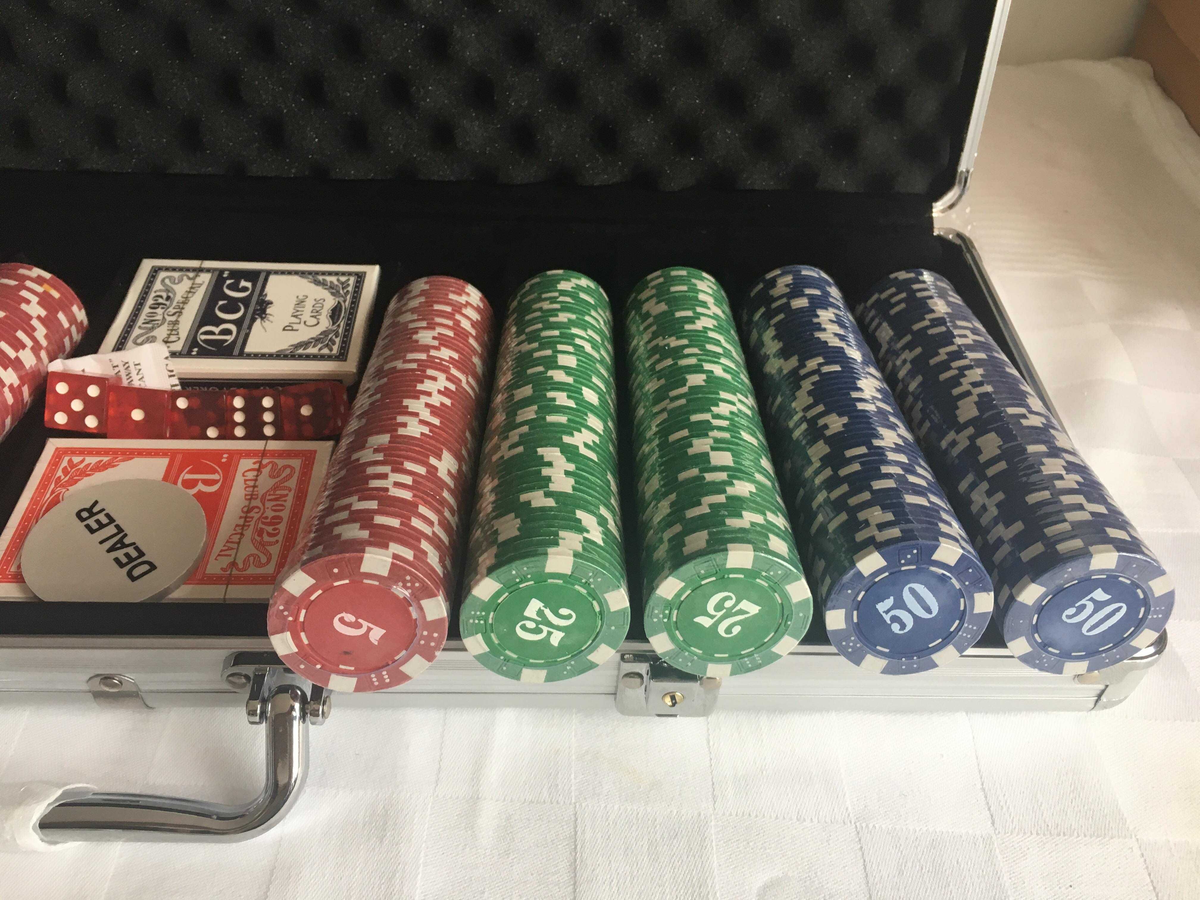 Trusa Poker 500 jetoane inscripționate la diplomat. SIGILAT!