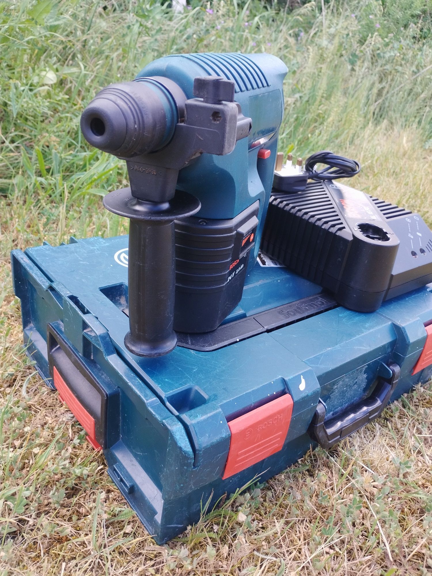Професионален Перфоратор BoschHammer 24v SDS (Синята Версия)