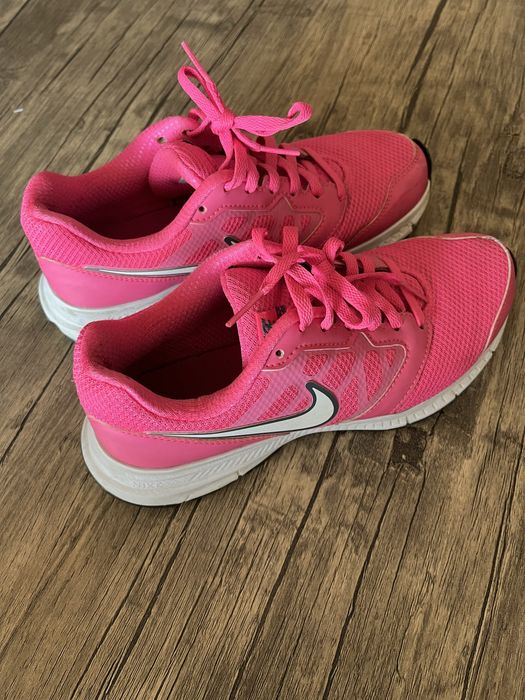 Маратонки Nike 37.5