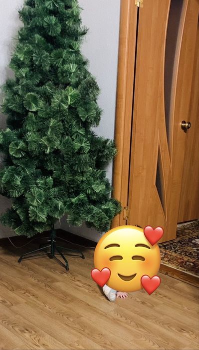 Продам искуственную елку 2.1 метра