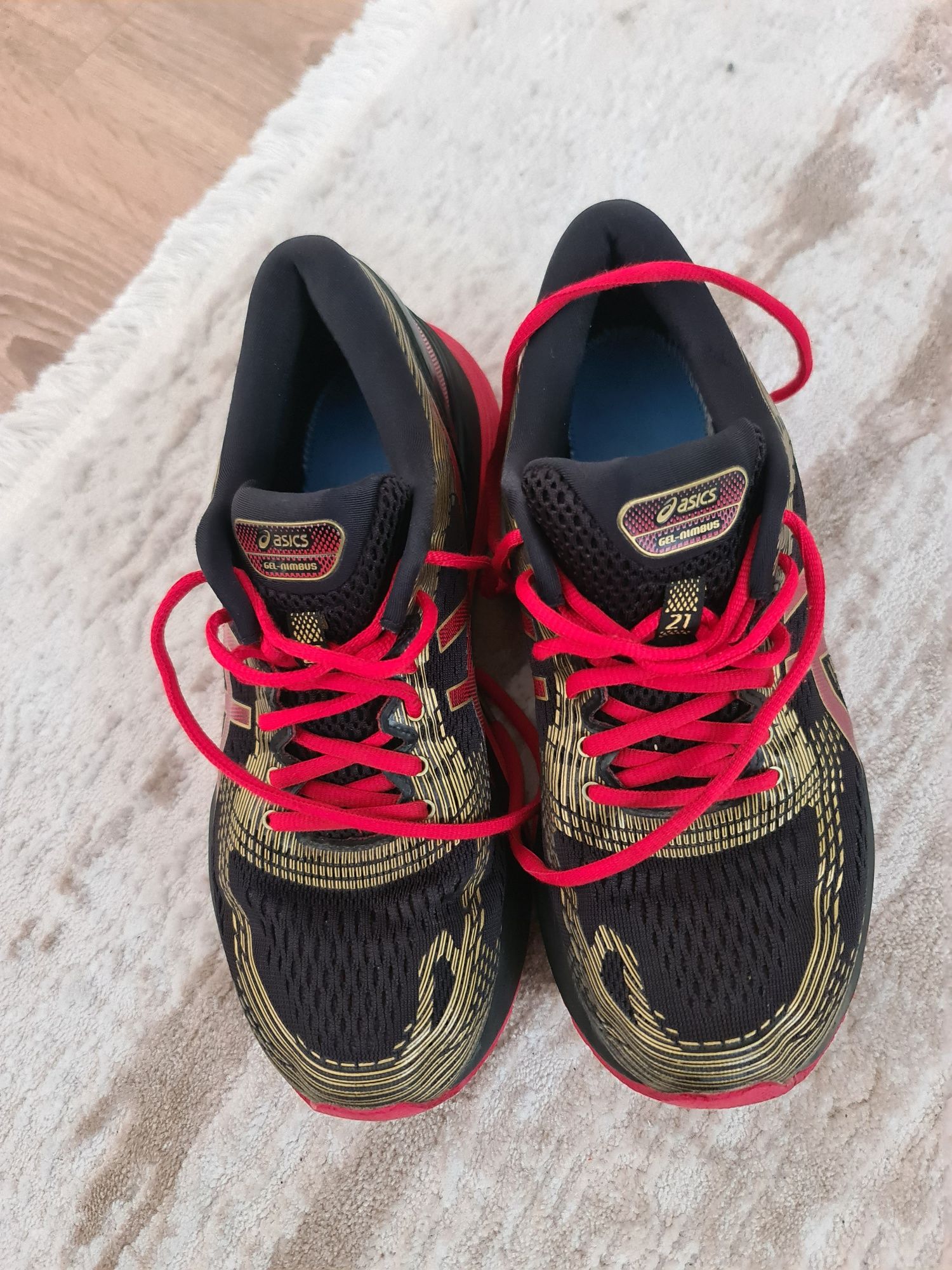 Adidasi asics gel nimbus ca sí noi