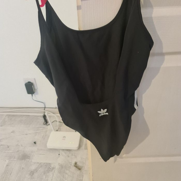 Body Adidas cu spatele gol
