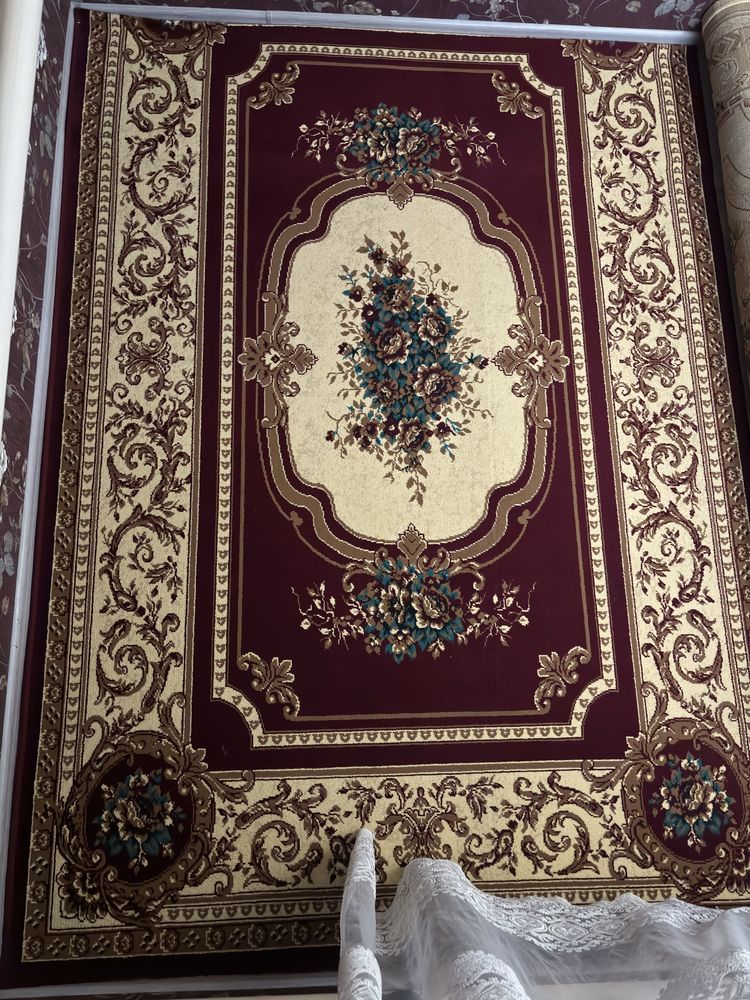 В продаже ковры.