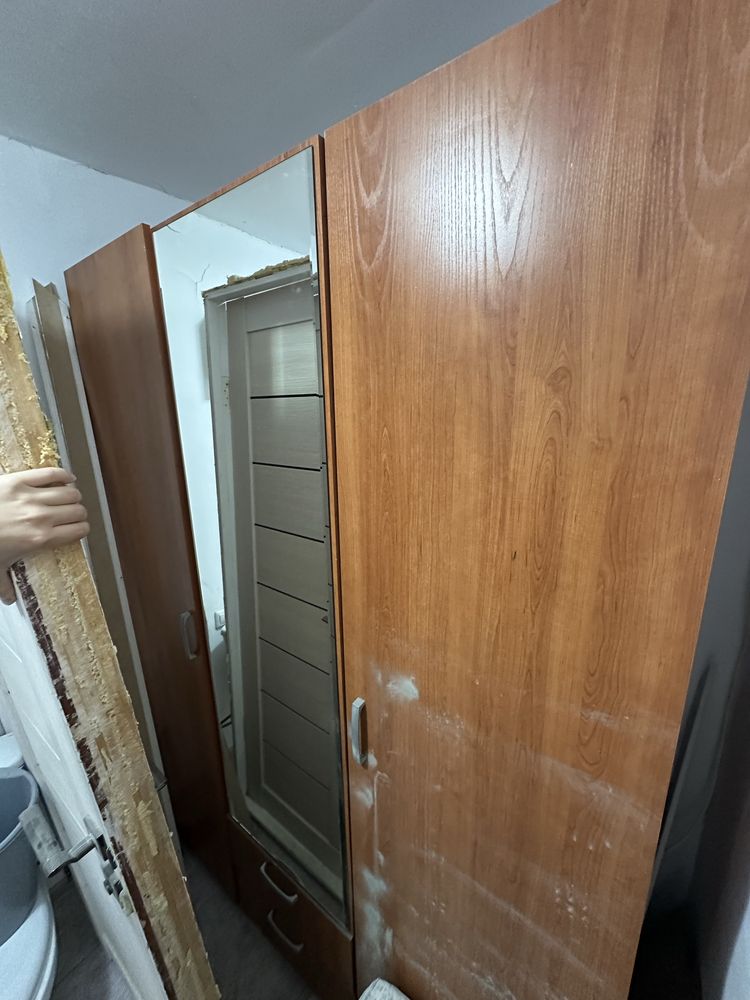Шкаф трехдверный
