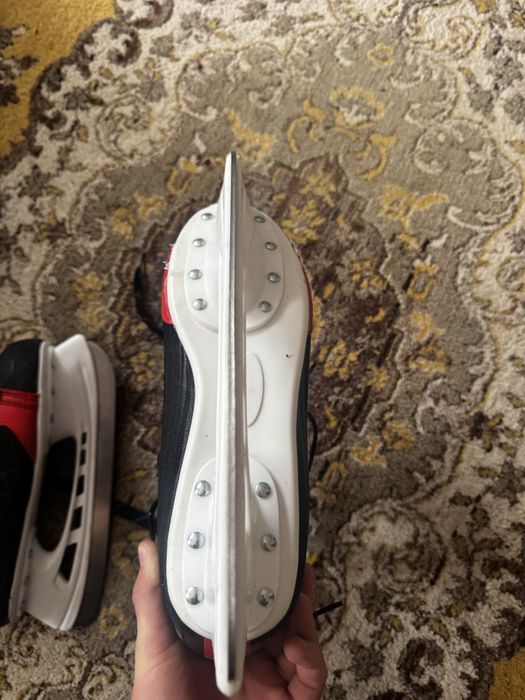 Vand patine de hockey 43