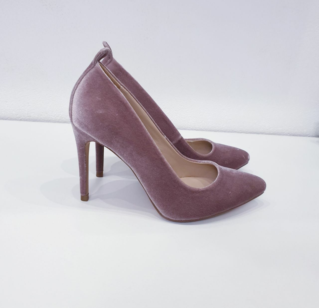 Туфли, обувь лодочки из розового бархата бренда Bershka, 38 размер.