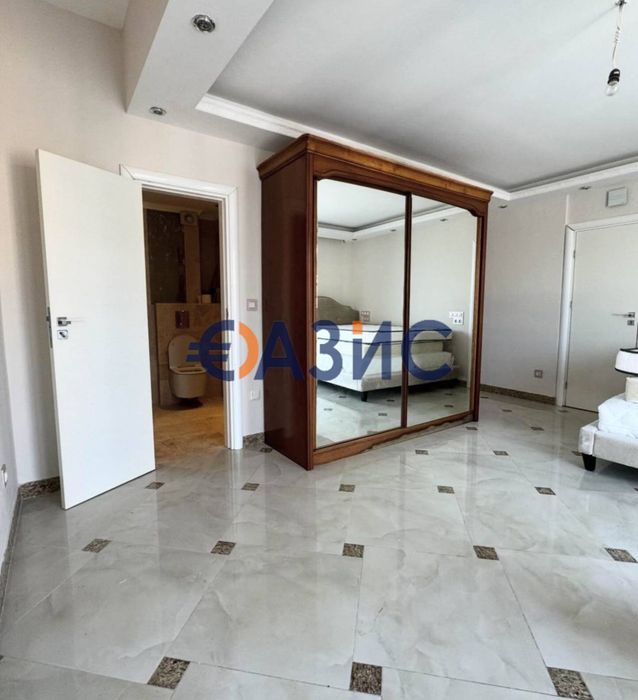 # 33406328 Четиристаен апартамент във Вила Калабрия, Свети Влас. общо: