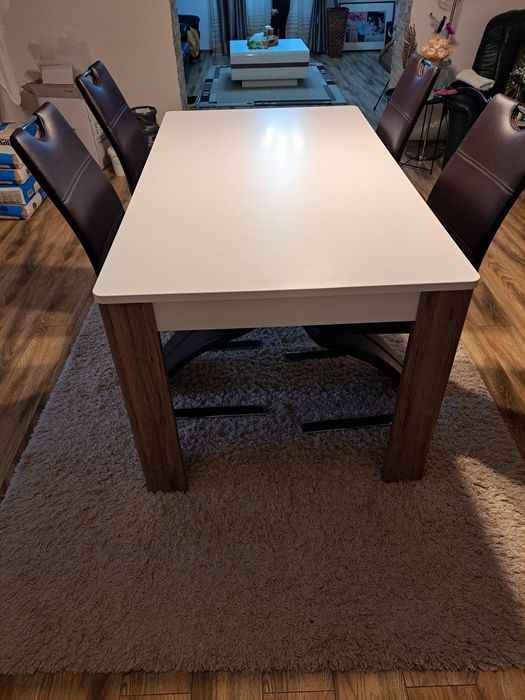 Masa cu scaune, la pret negociabil