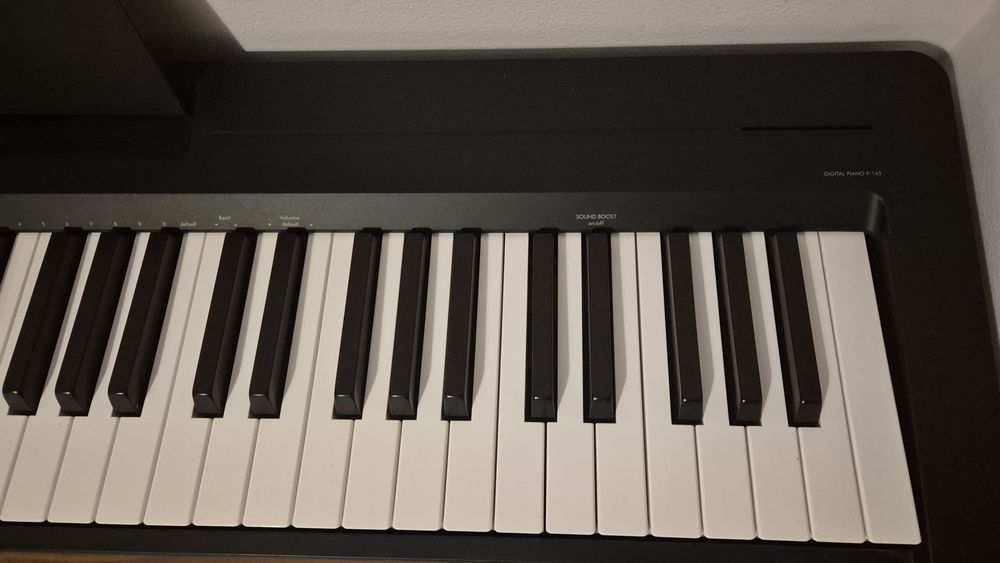 Pian digital YAMAHA P-145B