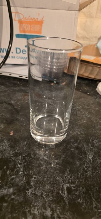 Чаши, чинии и прибори