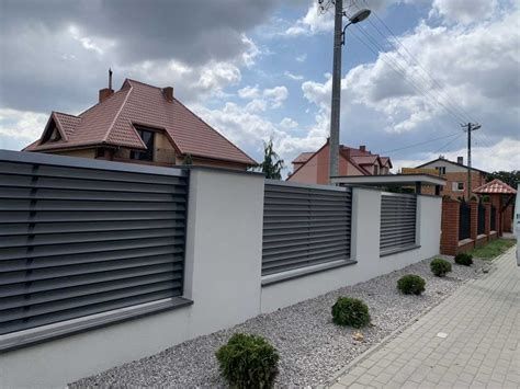 Vând garduri și porți la comanda clientului