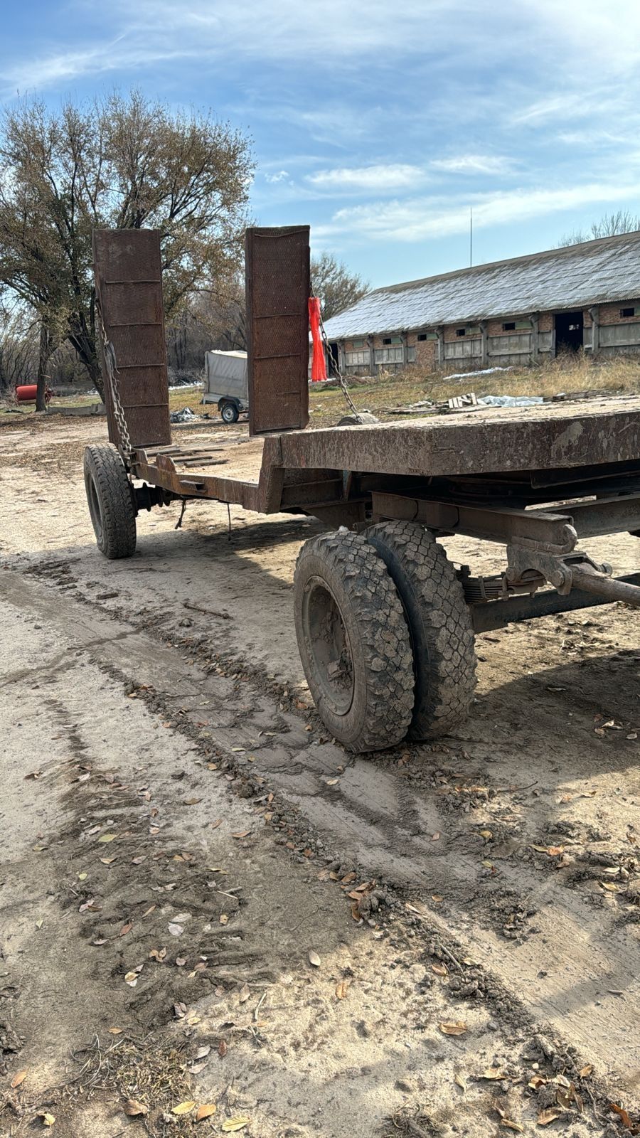 Срочно продам прицеп-тралл длиной 6 метров,