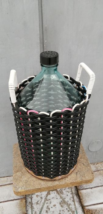 Продам бутыли двадцати литровые