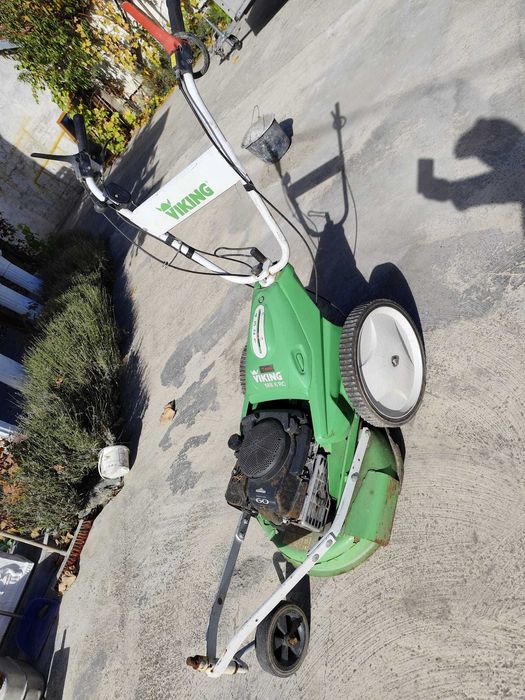 Vând săpătoare și o cositoare