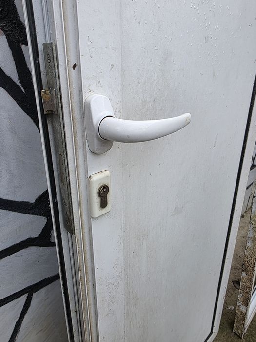 Алуминиева врата