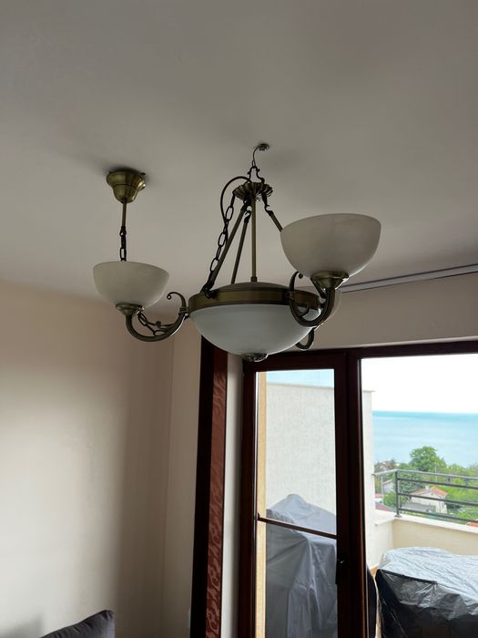 Продавам месингов полилей