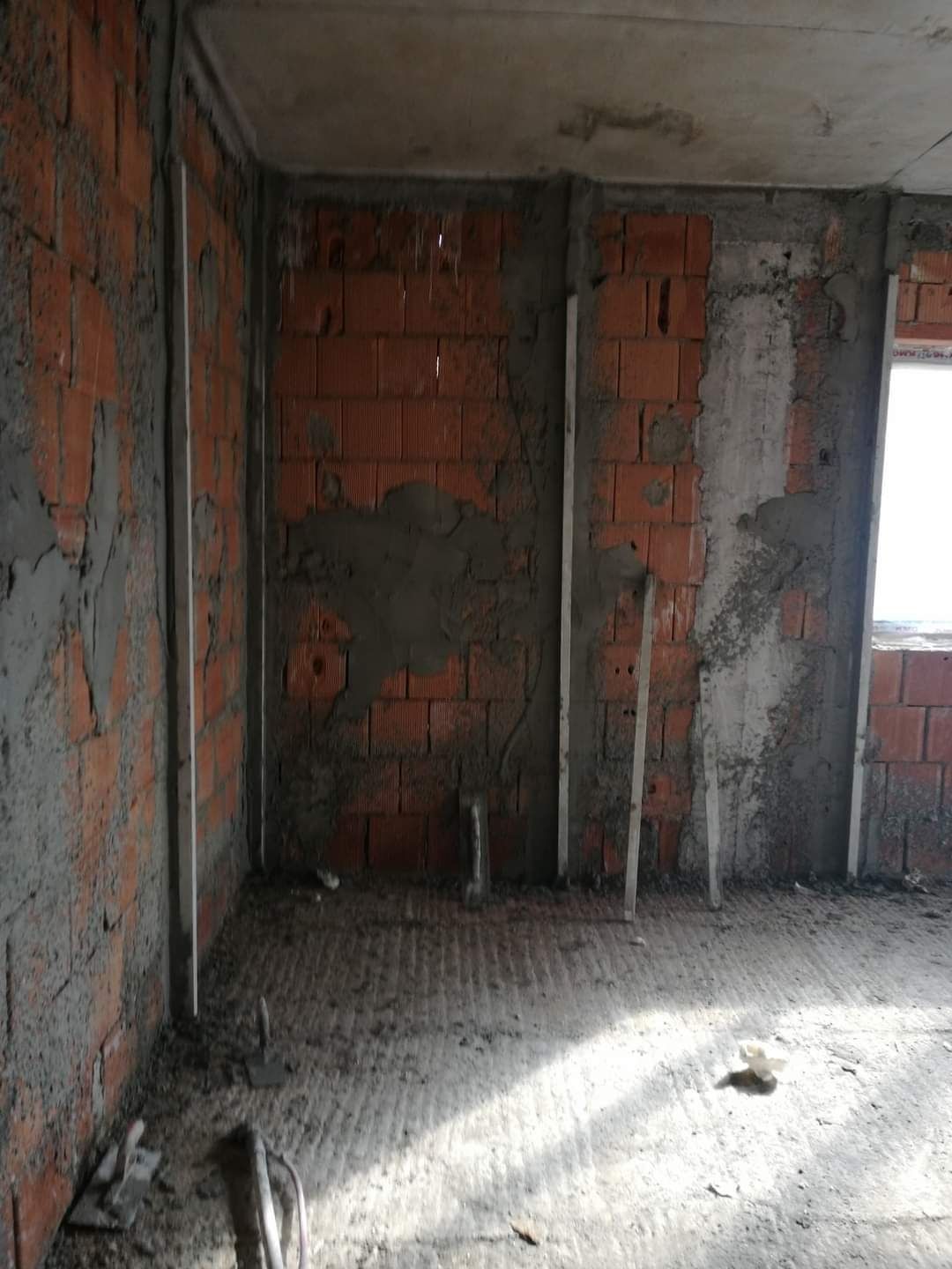 Executam lucrări de construcții