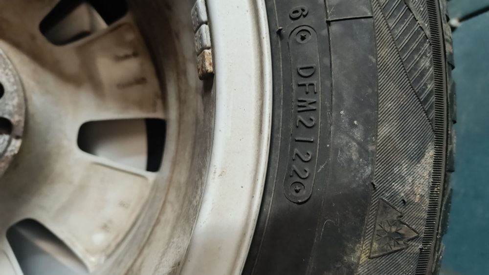 Vând două anvelope (pereche) Toyo Snowprox S 943, 226/60 R16 102H