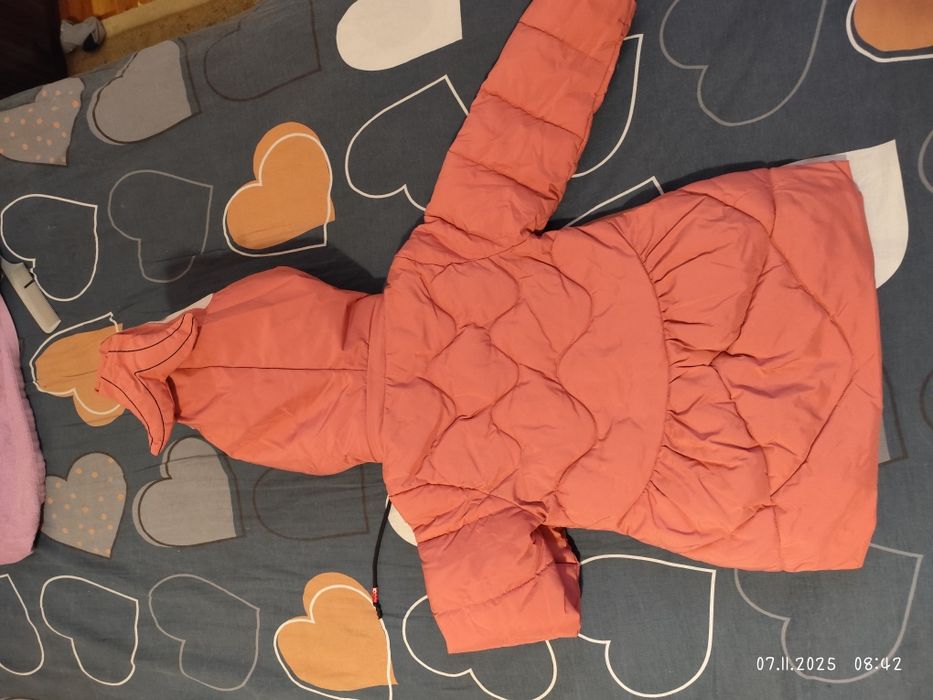 Продается детская курточка для девочки 4-6 лет