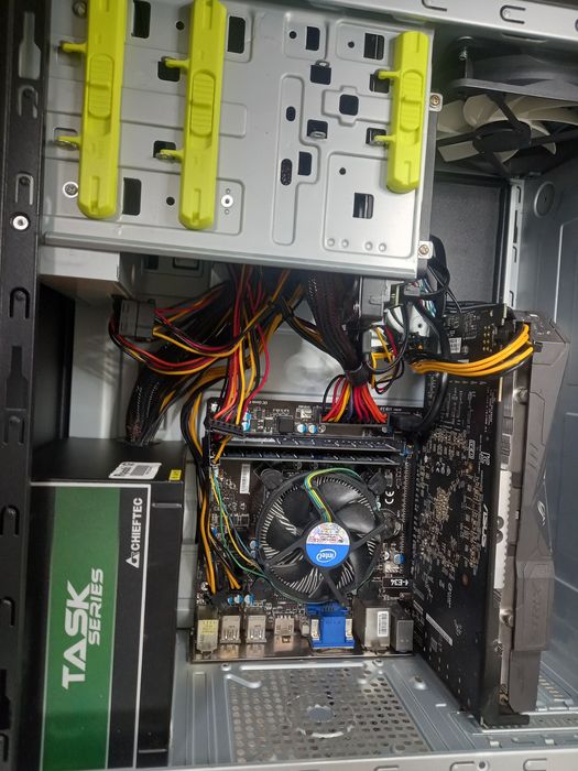 Kомпютър Intel® Core i7-4770 16gb SSD Asus RX 570 4gb