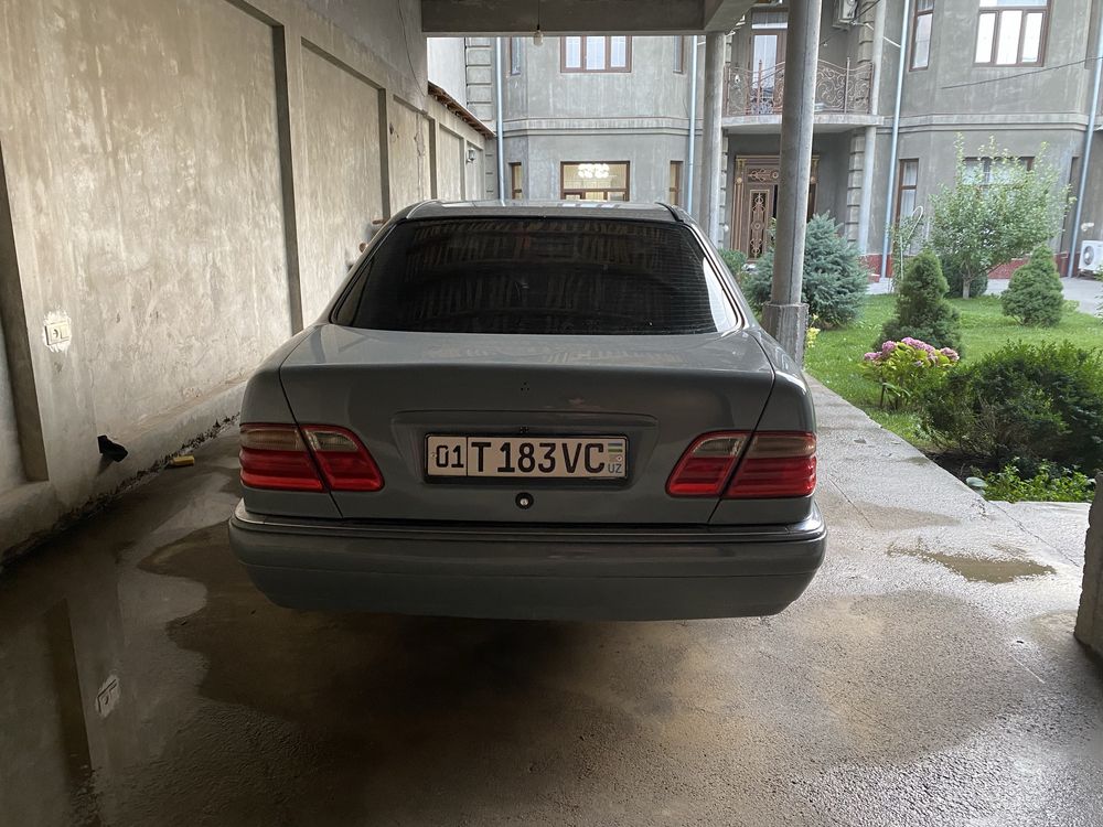 Mercedec benz E200