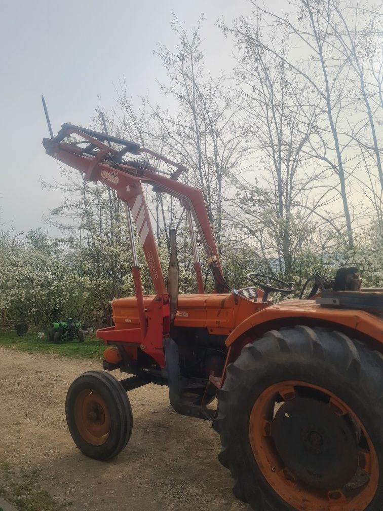 Vand tractor Fiat Someca 670 cu incarcator