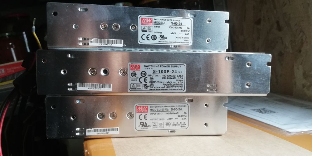 Sursa in comutatie AC-DC cu back-up Mean Well