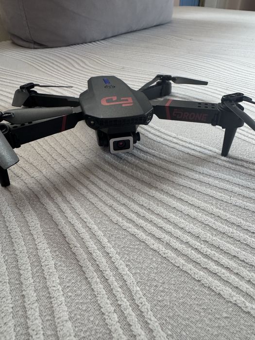 Дрон с камера и допълнителна батерия