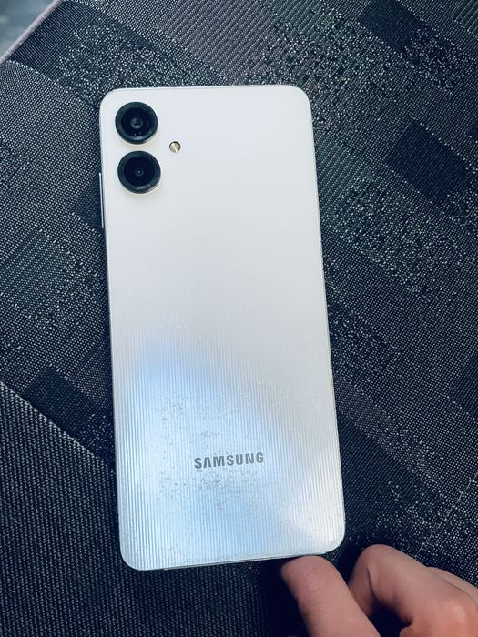 Samsung  a 06 yangi aybi yoq ishkatilganiga 3oy bólgan