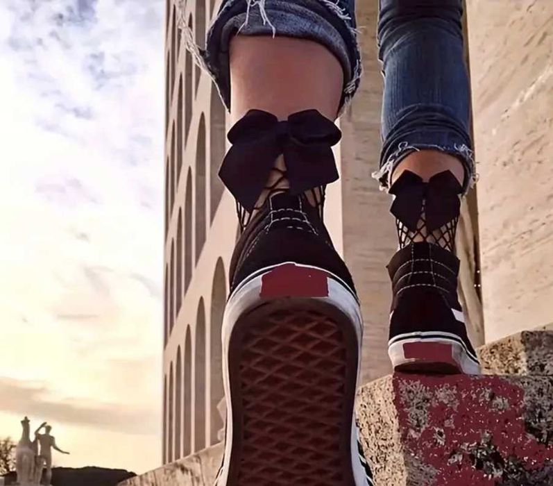 Черни мрежести чорапи с панделка