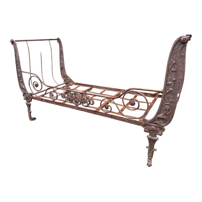 Pat sau canapea vechi de copii